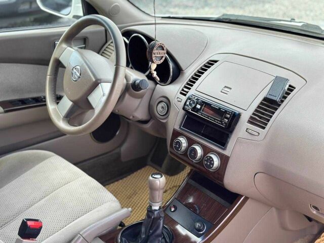 Білий Ніссан Альтіма, об'ємом двигуна 2.5 л та пробігом 200 тис. км за 3399 $, фото 6 на Automoto.ua