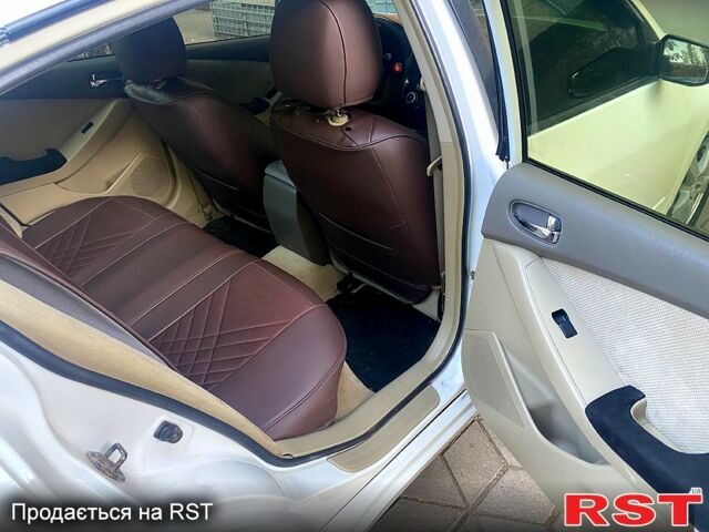 Белый Ниссан Альтима, объемом двигателя 2.5 л и пробегом 220 тыс. км за 5700 $, фото 7 на Automoto.ua