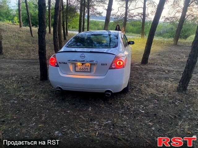 Белый Ниссан Альтима, объемом двигателя 2.5 л и пробегом 220 тыс. км за 5700 $, фото 8 на Automoto.ua