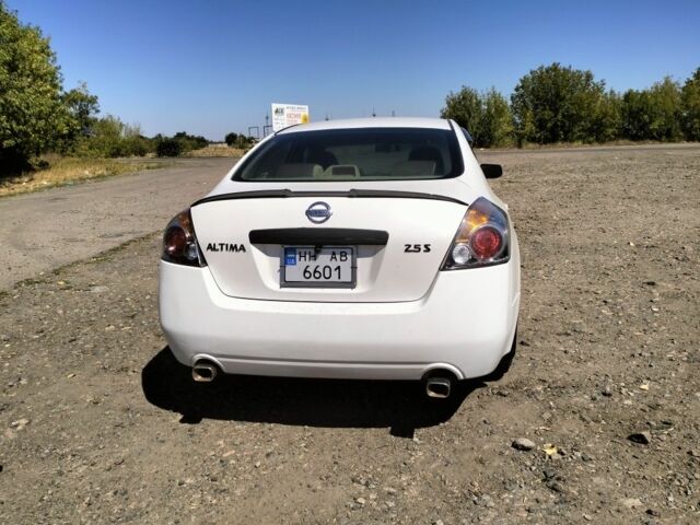 Білий Ніссан Альтіма, об'ємом двигуна 2.5 л та пробігом 221 тис. км за 6500 $, фото 1 на Automoto.ua