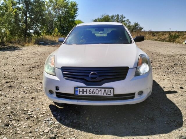 Білий Ніссан Альтіма, об'ємом двигуна 2.5 л та пробігом 221 тис. км за 6500 $, фото 7 на Automoto.ua