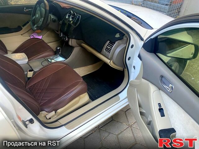Белый Ниссан Альтима, объемом двигателя 2.5 л и пробегом 220 тыс. км за 5700 $, фото 5 на Automoto.ua
