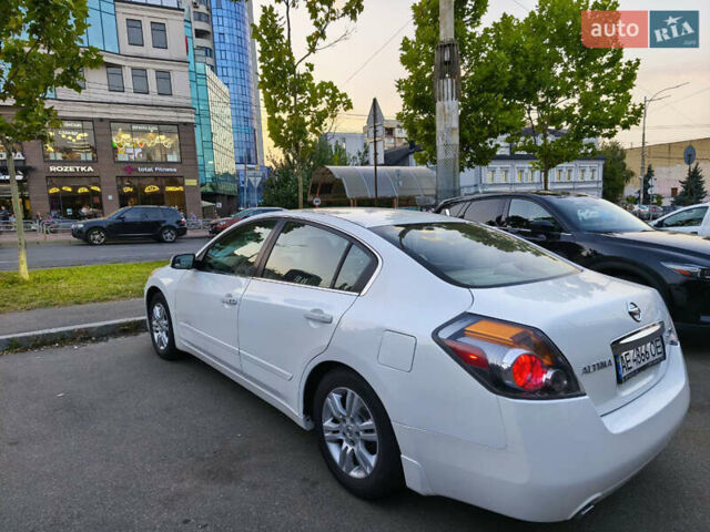 Белый Ниссан Альтима, объемом двигателя 2.49 л и пробегом 251 тыс. км за 7900 $, фото 7 на Automoto.ua