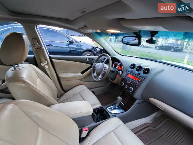 Белый Ниссан Альтима, объемом двигателя 2.49 л и пробегом 251 тыс. км за 7900 $, фото 15 на Automoto.ua