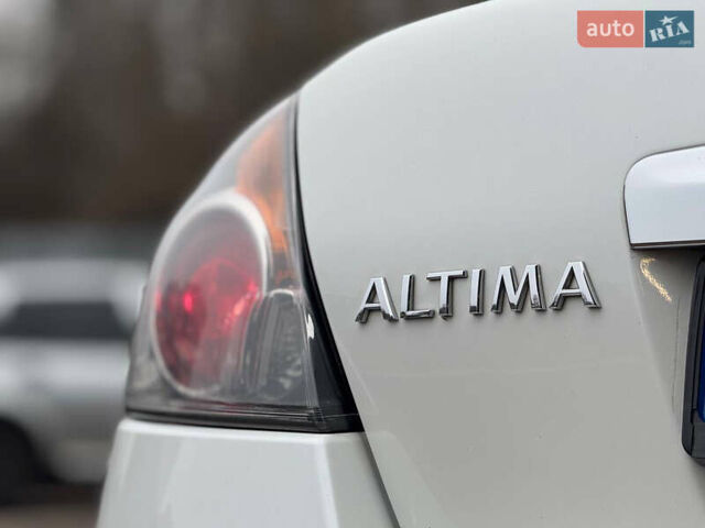Белый Ниссан Альтима, объемом двигателя 2.49 л и пробегом 160 тыс. км за 6999 $, фото 7 на Automoto.ua