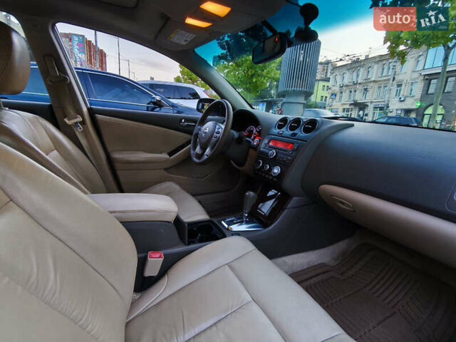 Белый Ниссан Альтима, объемом двигателя 2.49 л и пробегом 251 тыс. км за 7900 $, фото 16 на Automoto.ua