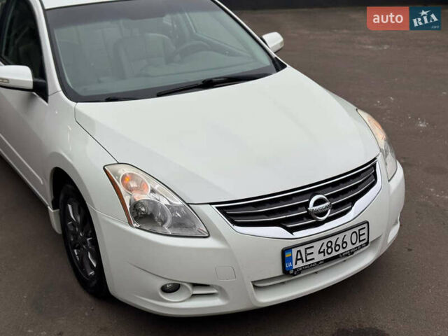 Белый Ниссан Альтима, объемом двигателя 2.49 л и пробегом 160 тыс. км за 6999 $, фото 2 на Automoto.ua