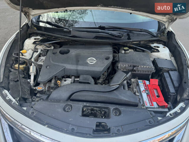 Белый Ниссан Альтима, объемом двигателя 2.5 л и пробегом 168 тыс. км за 10900 $, фото 6 на Automoto.ua
