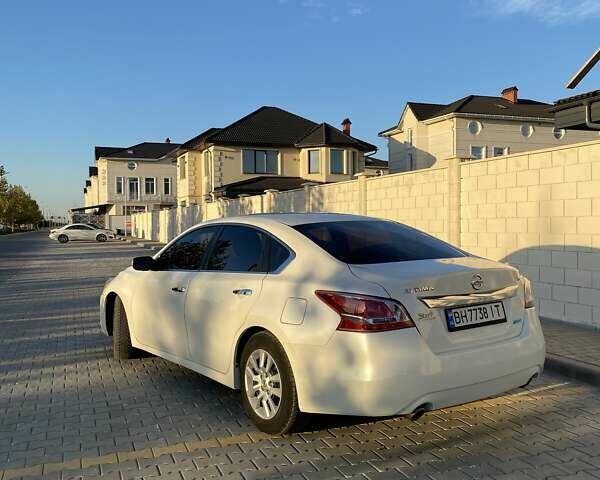 Белый Ниссан Альтима, объемом двигателя 2.5 л и пробегом 237 тыс. км за 9200 $, фото 2 на Automoto.ua