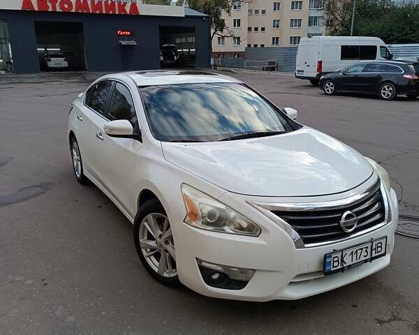 Белый Ниссан Альтима, объемом двигателя 2.49 л и пробегом 213 тыс. км за 7800 $, фото 18 на Automoto.ua