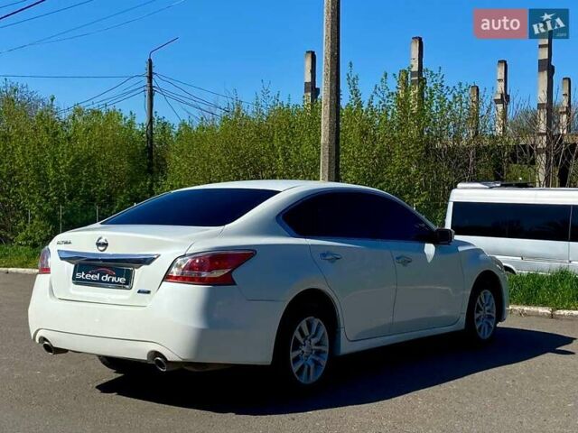 Белый Ниссан Альтима, объемом двигателя 2.49 л и пробегом 140 тыс. км за 8599 $, фото 5 на Automoto.ua