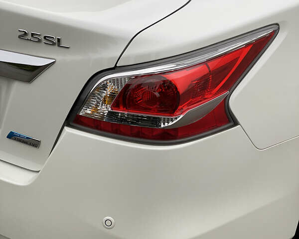 Белый Ниссан Альтима, объемом двигателя 2.5 л и пробегом 185 тыс. км за 8999 $, фото 13 на Automoto.ua