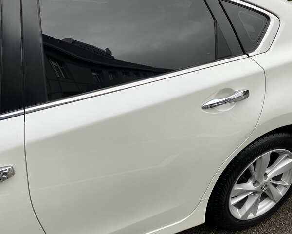 Белый Ниссан Альтима, объемом двигателя 2.5 л и пробегом 185 тыс. км за 8999 $, фото 23 на Automoto.ua