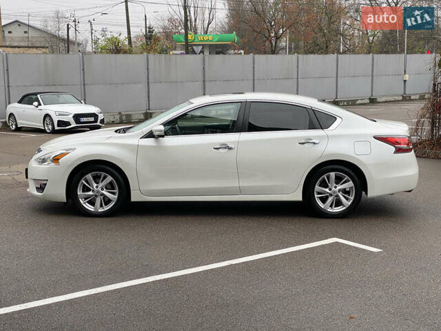 Белый Ниссан Альтима, объемом двигателя 2.5 л и пробегом 185 тыс. км за 8999 $, фото 2 на Automoto.ua