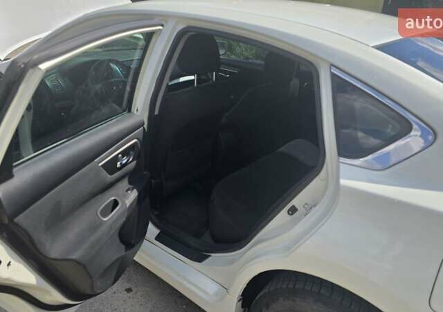 Білий Ніссан Альтіма, об'ємом двигуна 2.49 л та пробігом 160 тис. км за 7500 $, фото 1 на Automoto.ua