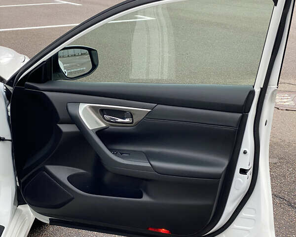 Белый Ниссан Альтима, объемом двигателя 2.5 л и пробегом 185 тыс. км за 8999 $, фото 42 на Automoto.ua