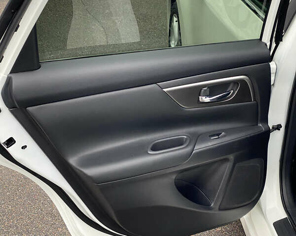 Белый Ниссан Альтима, объемом двигателя 2.5 л и пробегом 185 тыс. км за 8999 $, фото 36 на Automoto.ua