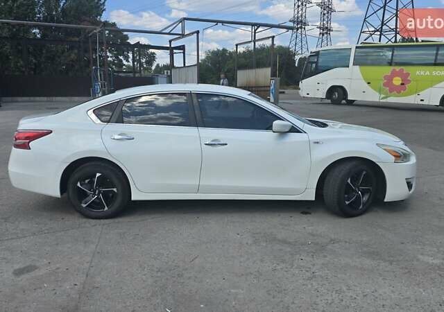 Білий Ніссан Альтіма, об'ємом двигуна 2.49 л та пробігом 160 тис. км за 7500 $, фото 7 на Automoto.ua