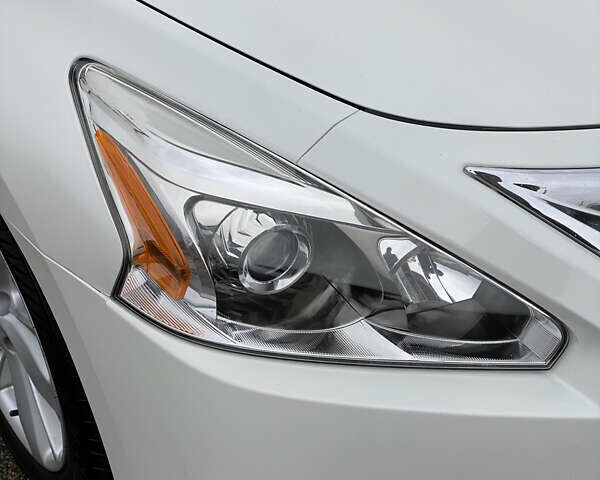 Белый Ниссан Альтима, объемом двигателя 2.5 л и пробегом 185 тыс. км за 8999 $, фото 12 на Automoto.ua