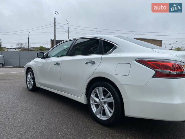 Белый Ниссан Альтима, объемом двигателя 2.5 л и пробегом 185 тыс. км за 8999 $, фото 15 на Automoto.ua