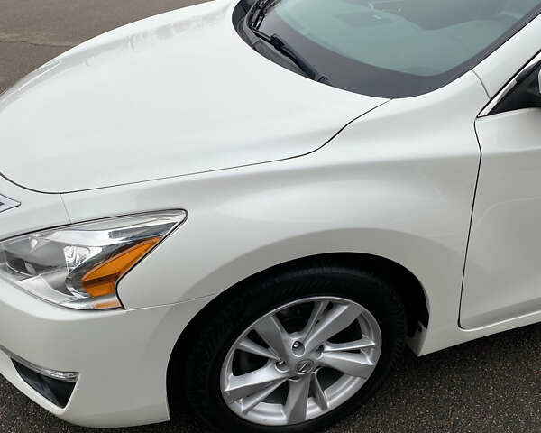 Белый Ниссан Альтима, объемом двигателя 2.5 л и пробегом 185 тыс. км за 8999 $, фото 21 на Automoto.ua