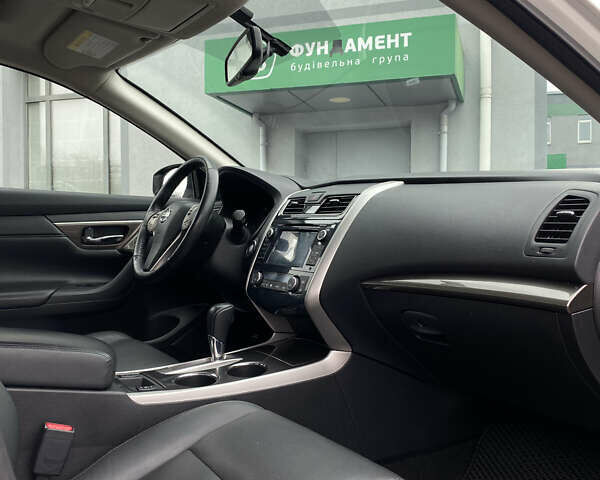 Белый Ниссан Альтима, объемом двигателя 2.5 л и пробегом 185 тыс. км за 8999 $, фото 45 на Automoto.ua