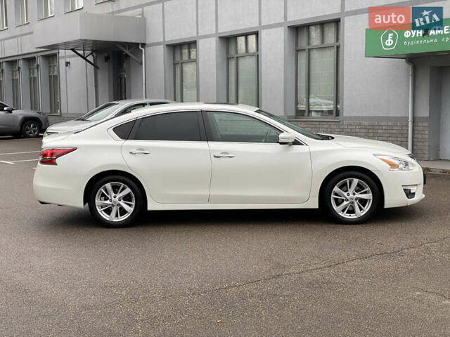 Белый Ниссан Альтима, объемом двигателя 2.5 л и пробегом 185 тыс. км за 8999 $, фото 6 на Automoto.ua