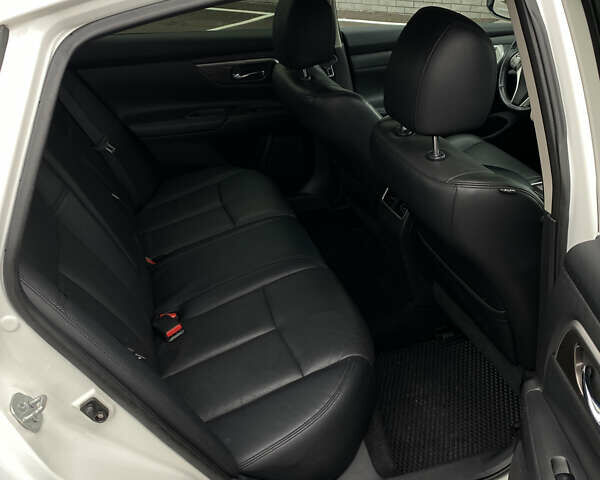 Белый Ниссан Альтима, объемом двигателя 2.5 л и пробегом 185 тыс. км за 8999 $, фото 40 на Automoto.ua