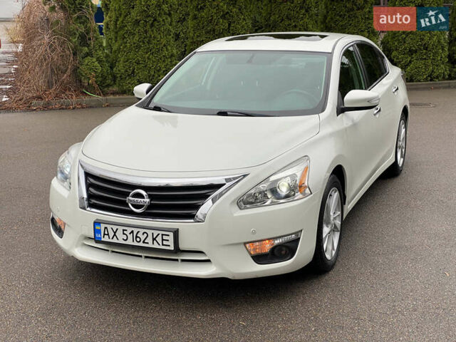Белый Ниссан Альтима, объемом двигателя 2.5 л и пробегом 185 тыс. км за 8999 $, фото 1 на Automoto.ua