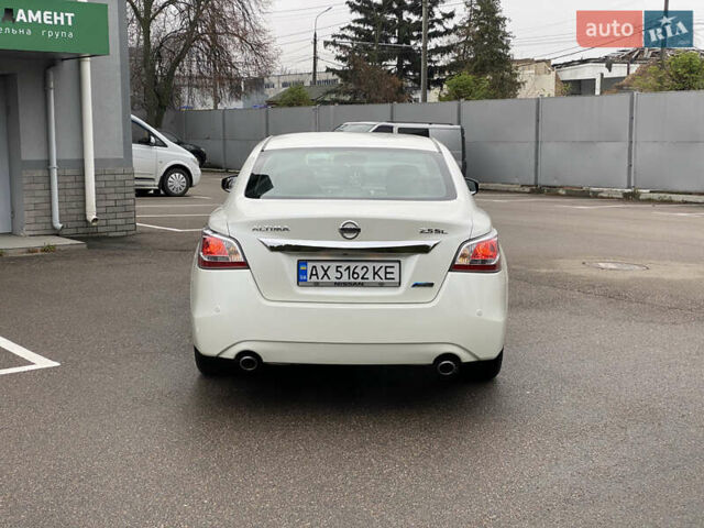 Белый Ниссан Альтима, объемом двигателя 2.5 л и пробегом 185 тыс. км за 8999 $, фото 4 на Automoto.ua