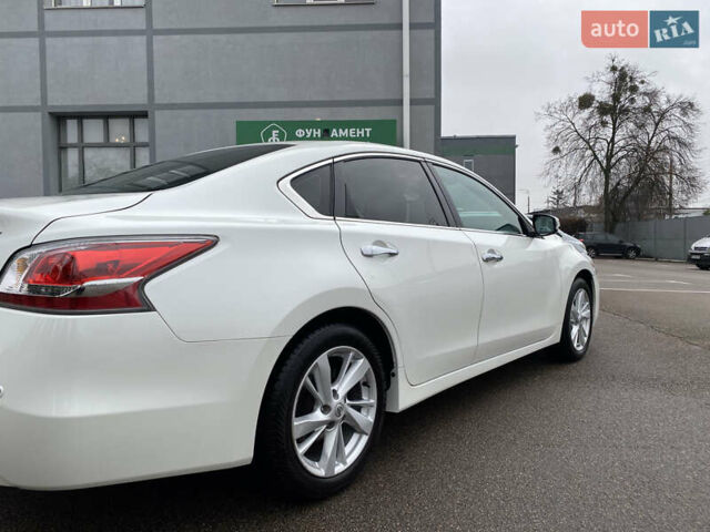 Белый Ниссан Альтима, объемом двигателя 2.5 л и пробегом 185 тыс. км за 8999 $, фото 16 на Automoto.ua