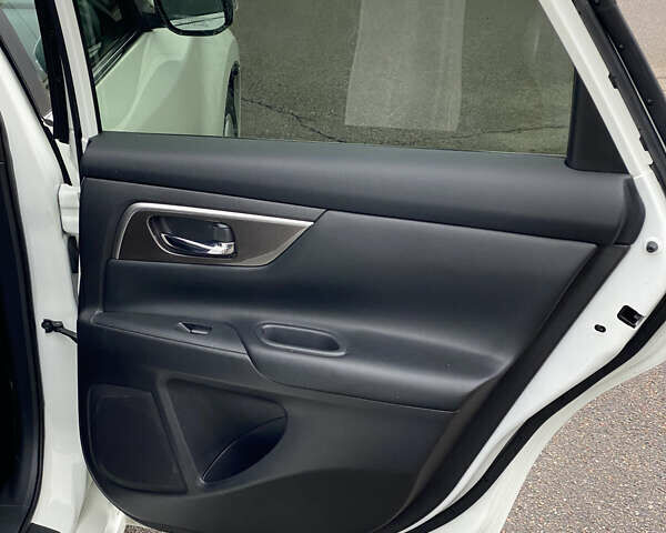 Белый Ниссан Альтима, объемом двигателя 2.5 л и пробегом 185 тыс. км за 8999 $, фото 39 на Automoto.ua