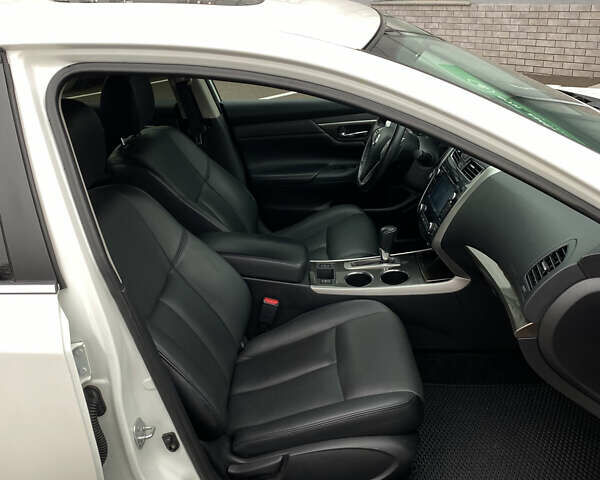 Белый Ниссан Альтима, объемом двигателя 2.5 л и пробегом 185 тыс. км за 8999 $, фото 43 на Automoto.ua