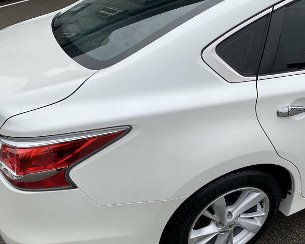 Белый Ниссан Альтима, объемом двигателя 2.5 л и пробегом 185 тыс. км за 8999 $, фото 17 на Automoto.ua