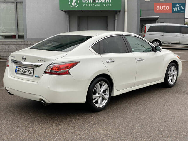 Белый Ниссан Альтима, объемом двигателя 2.5 л и пробегом 185 тыс. км за 8999 $, фото 5 на Automoto.ua