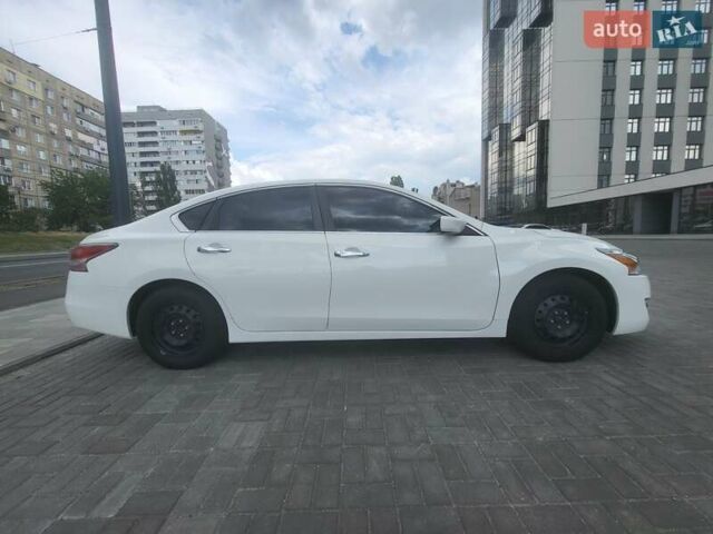 Білий Ніссан Альтіма, об'ємом двигуна 2.49 л та пробігом 196 тис. км за 9000 $, фото 4 на Automoto.ua