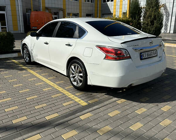 Белый Ниссан Альтима, объемом двигателя 2.49 л и пробегом 256 тыс. км за 9000 $, фото 6 на Automoto.ua
