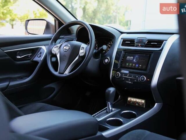 Белый Ниссан Альтима, объемом двигателя 2.5 л и пробегом 249 тыс. км за 8900 $, фото 11 на Automoto.ua