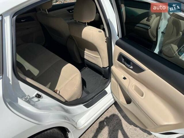 Білий Ніссан Альтіма, об'ємом двигуна 2.49 л та пробігом 180 тис. км за 8500 $, фото 9 на Automoto.ua