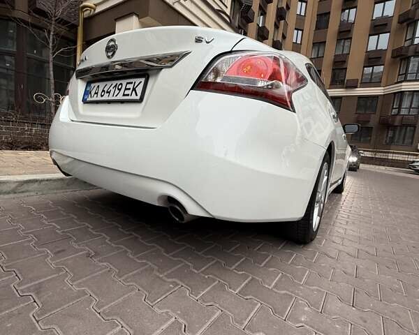 Белый Ниссан Альтима, объемом двигателя 2.5 л и пробегом 209 тыс. км за 9400 $, фото 3 на Automoto.ua