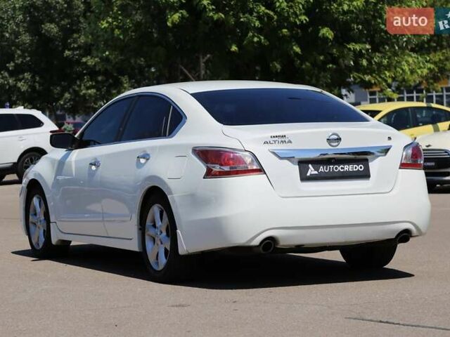 Белый Ниссан Альтима, объемом двигателя 2.5 л и пробегом 249 тыс. км за 8900 $, фото 3 на Automoto.ua