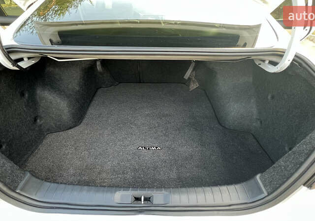 Белый Ниссан Альтима, объемом двигателя 2.5 л и пробегом 149 тыс. км за 11500 $, фото 16 на Automoto.ua