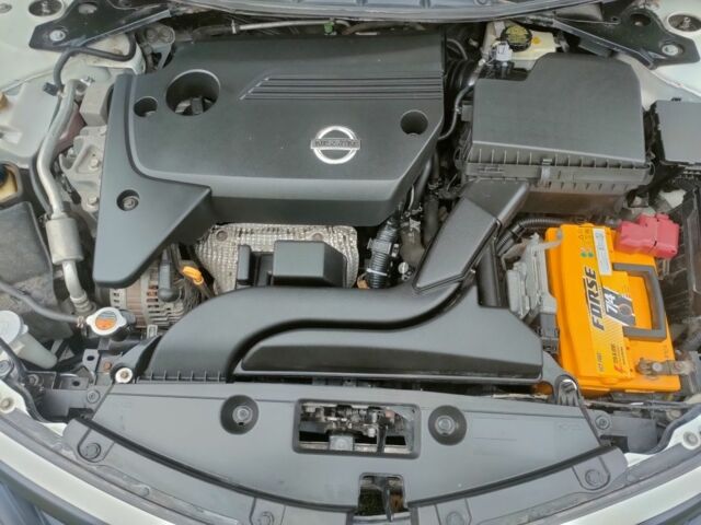 Ниссан Альтима 2015 в Павлограде на Automoto.ua Белый Ниссан Альтима, объемом двигателя 2.5 л и пробегом 241 тыс. км за 9900 $, фото 5 на Automoto.ua