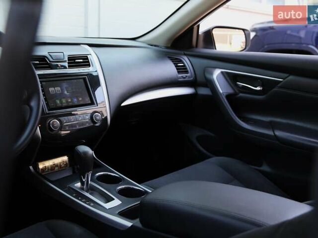 Белый Ниссан Альтима, объемом двигателя 2.5 л и пробегом 249 тыс. км за 8900 $, фото 13 на Automoto.ua