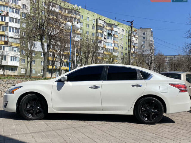 Білий Ніссан Альтіма, об'ємом двигуна 2.5 л та пробігом 287 тис. км за 9500 $, фото 2 на Automoto.ua