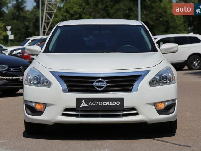 Белый Ниссан Альтима, объемом двигателя 2.5 л и пробегом 249 тыс. км за 8900 $, фото 1 на Automoto.ua