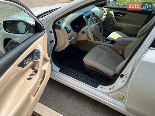 Білий Ніссан Альтіма, об'ємом двигуна 2.49 л та пробігом 180 тис. км за 8500 $, фото 7 на Automoto.ua