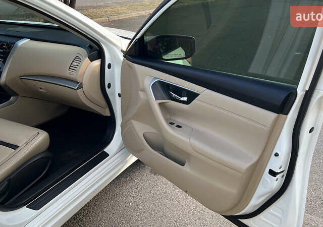 Белый Ниссан Альтима, объемом двигателя 2.5 л и пробегом 149 тыс. км за 11500 $, фото 8 на Automoto.ua