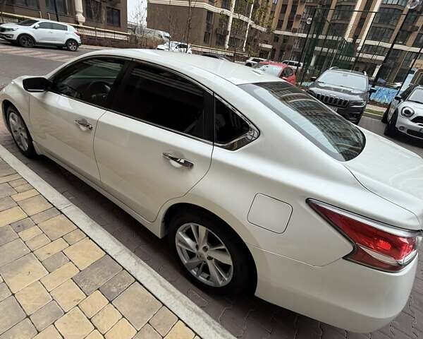 Белый Ниссан Альтима, объемом двигателя 2.5 л и пробегом 209 тыс. км за 9400 $, фото 2 на Automoto.ua