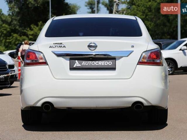 Белый Ниссан Альтима, объемом двигателя 2.5 л и пробегом 249 тыс. км за 8900 $, фото 4 на Automoto.ua